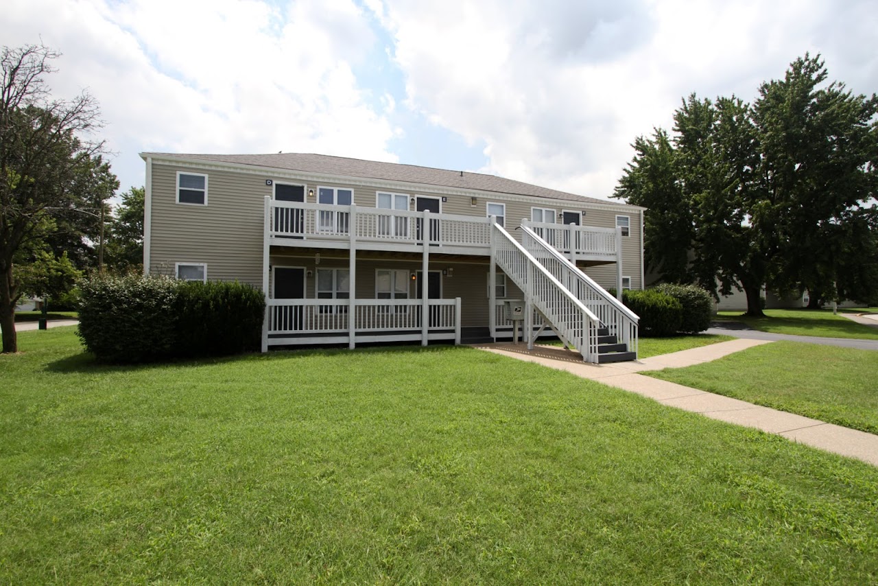 Photo of BRADFORD POINTE APTS at 1680 E FRANKLIN ST EVANSVILLE, IN 47711