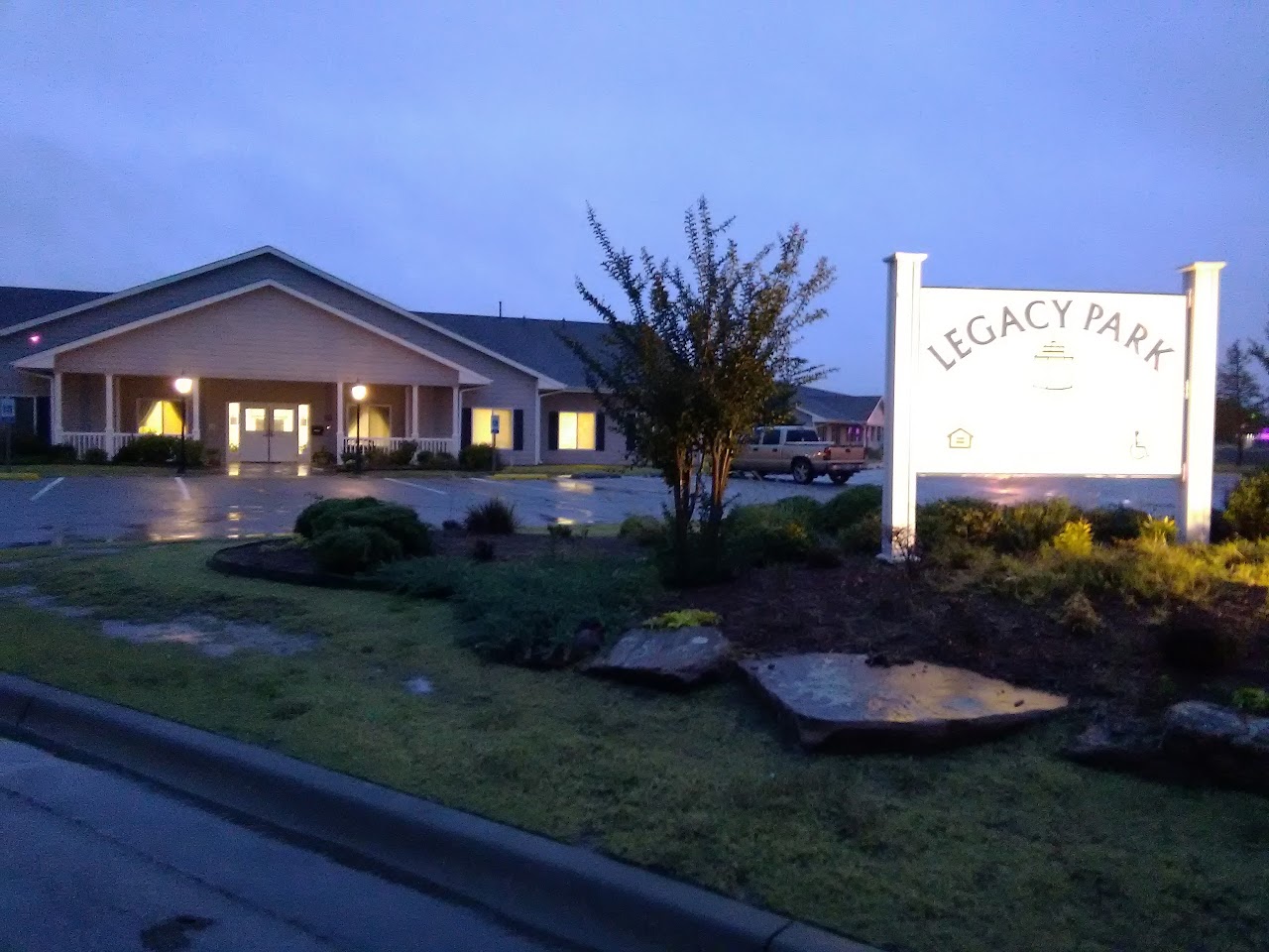 Photo of LEGACY PARK APTS. Affordable housing located at 1701 AIRPORT DR SHAWNEE, OK 74804