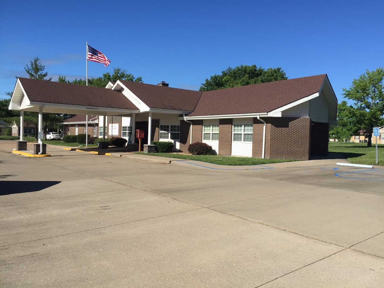Photo of Clinton Housing Authority. Affordable housing located at 7 BRADSHAW Drive CLINTON, MO 64735
