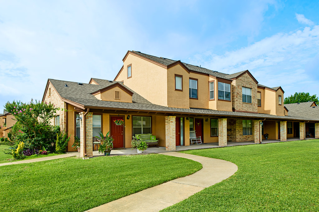 Photo of COURTYARDS AT KIRNWOOD. Affordable housing located at 2600 BOLTON BOONE DR DESOTO, TX 75115