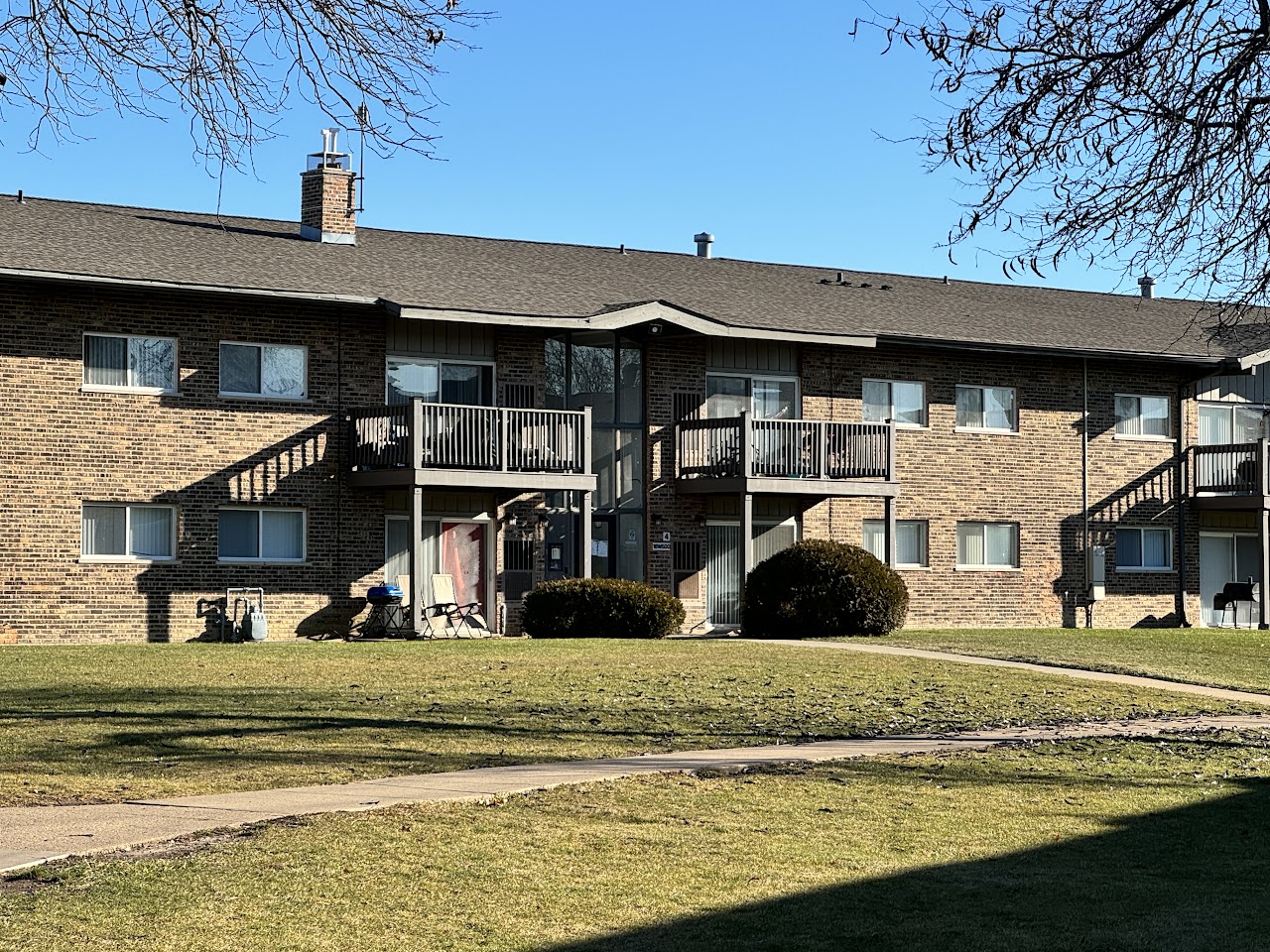 Photo of HINSDALE LAKE TERRACE. Affordable housing located at 450 HONEYSUCKLE ROSE RD WILLOWBROOK, IL 