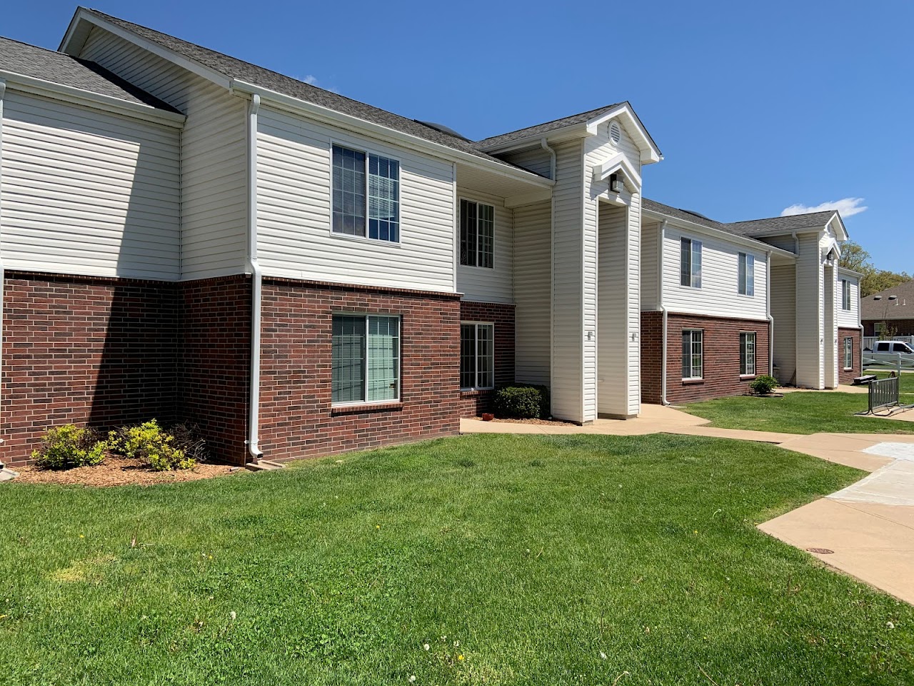 Photo of HAWTHORN VILLAGE. Affordable housing located at 1059 HAWTHORNE VILLAGE DR WARRENTON, MO 63383