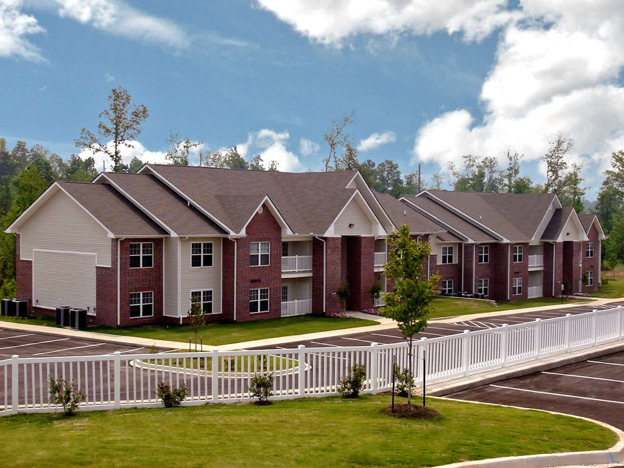 Photo of RIDGE AT JACKSON. Affordable housing located at 100 RICH SMITH WAY JACKSON, TN 38301