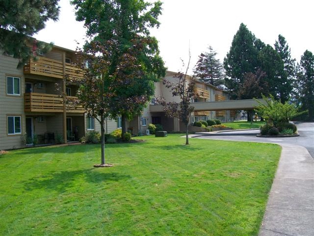 Photo of SPRING STREET APTS at 750 SPRING ST MEDFORD, OR 97504