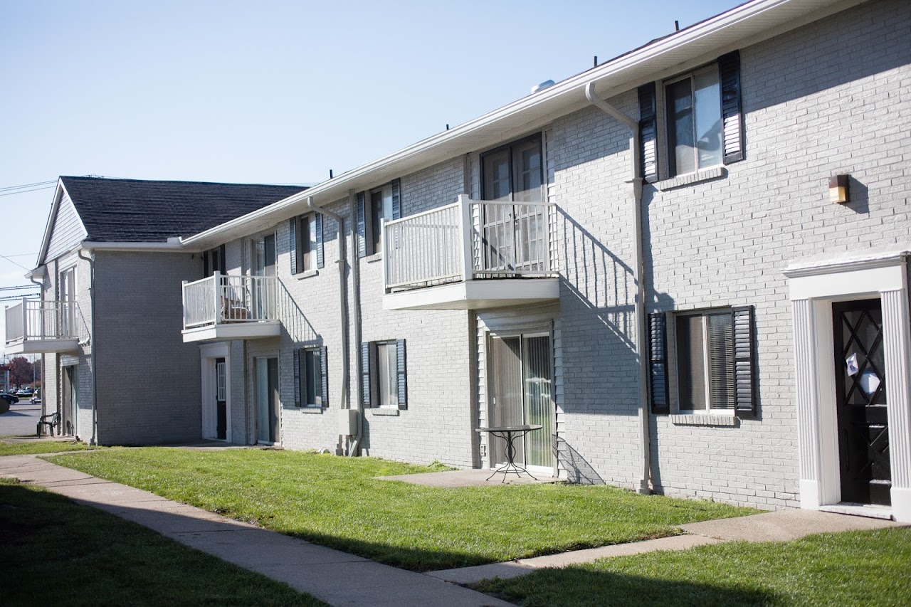 Photo of SOUTHBRIDGE SQUARE APTS. Affordable housing located at 1255 S BYRNE RD TOLEDO, OH 43614