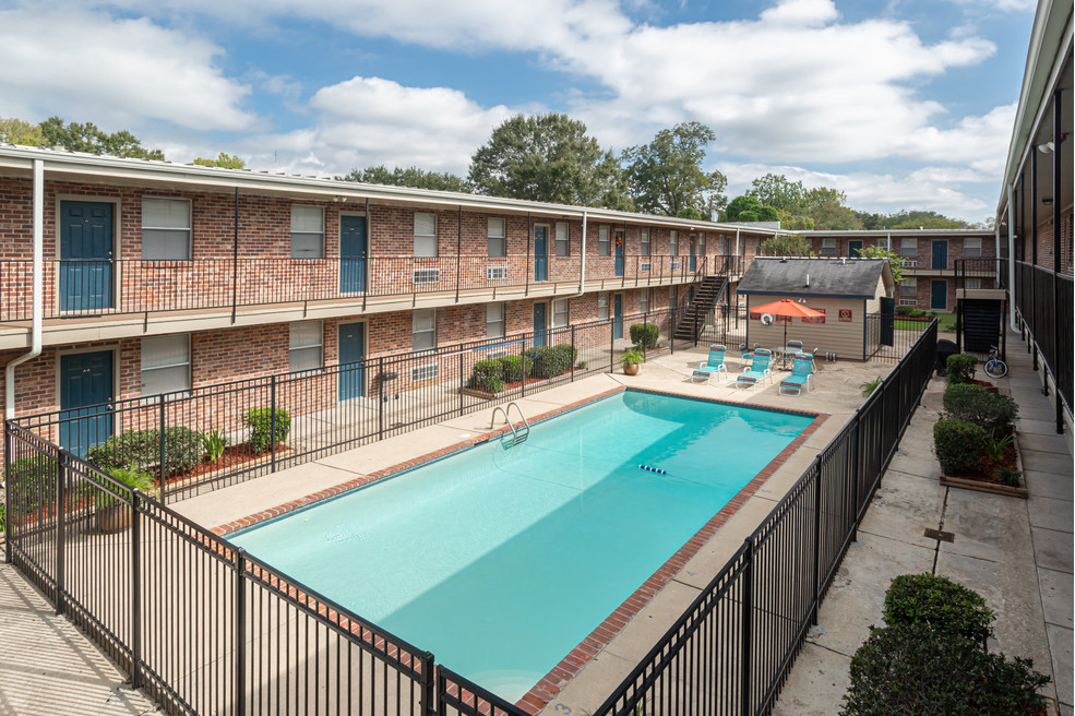 Photo of CANTERBURY SQUARE APTS. Affordable housing located at 3003 RIVER ROAD BATON ROUGE, LA 70802