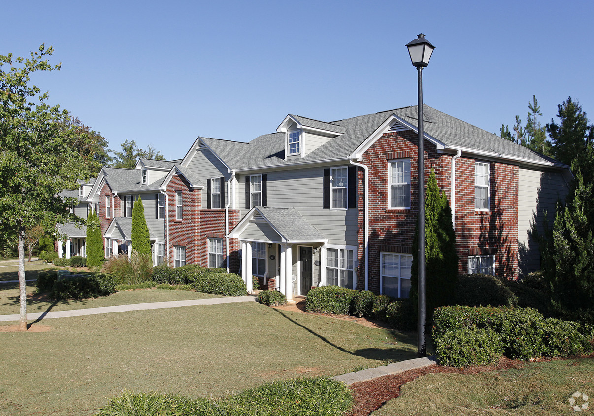 Photo of COLUMBIA WOODS TOWNHOUSES. Affordable housing located at 166 GREISON TRL NEWNAN, GA 30263