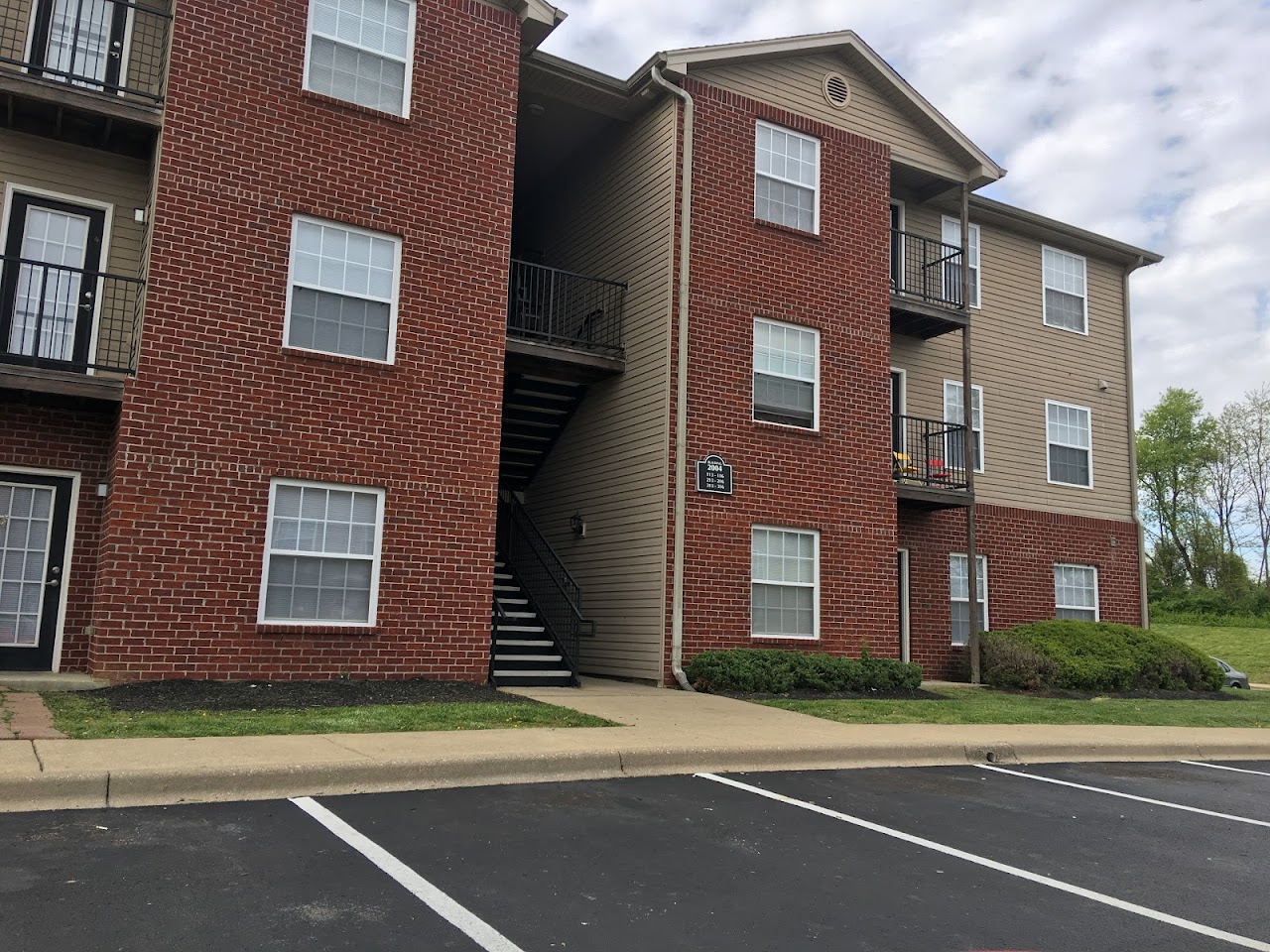 Photo of HALLMARK JEFFERSONVILLE. Affordable housing located at 2000 PADDLE WHEEL CT JEFFERSONVILLE, IN 47130