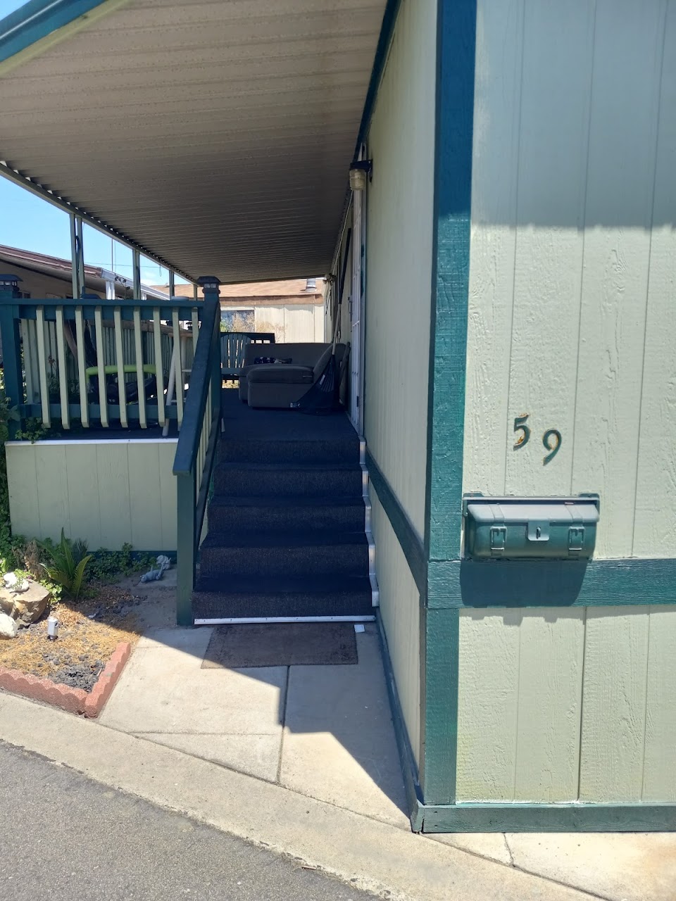 Photo of LAS BRISAS COMMUNITY HOUSING. Affordable housing located at 2399 CALIFORNIA AVE SIGNAL HILL, CA 90755