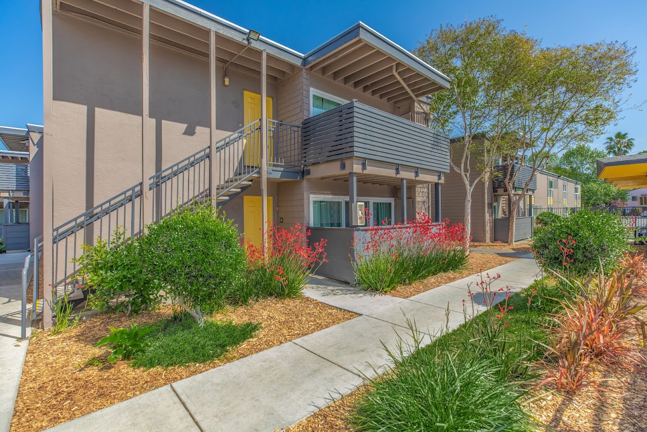 Photo of SUNRIDGE APTS. Affordable housing located at 1265 MONUMENT BLVD CONCORD, CA 94520