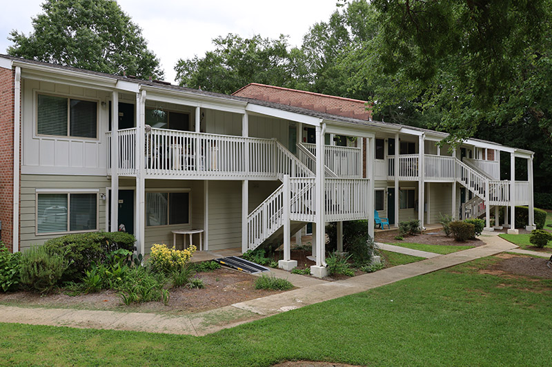 Photo of RESERVE AT HAIRSTON LAKE. Affordable housing located at 1023 NORTH HAIRSTON ROAD STONE MOUNTAIN, GA 30083.0