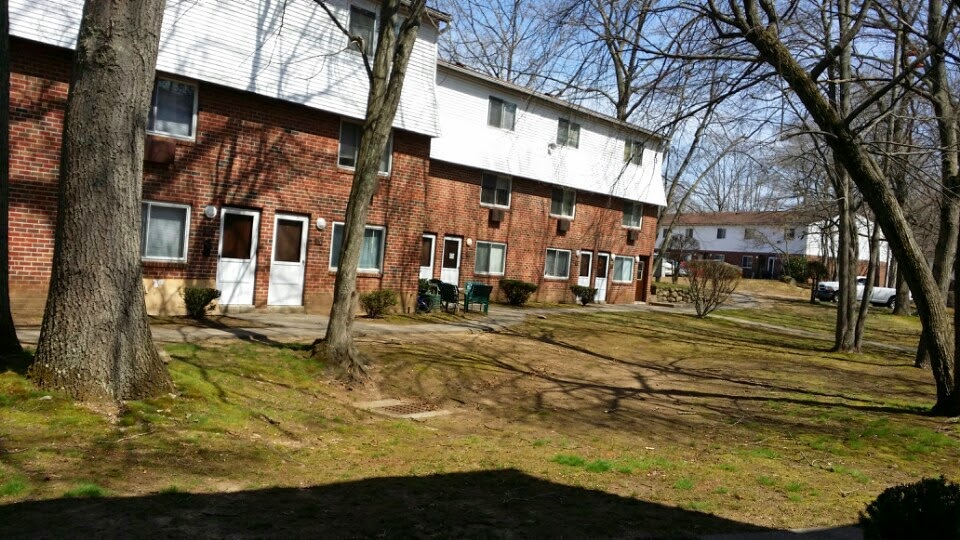 Photo of KINGSWOOD APTS at 466 ASH ST WILLIMANTIC, CT 06226