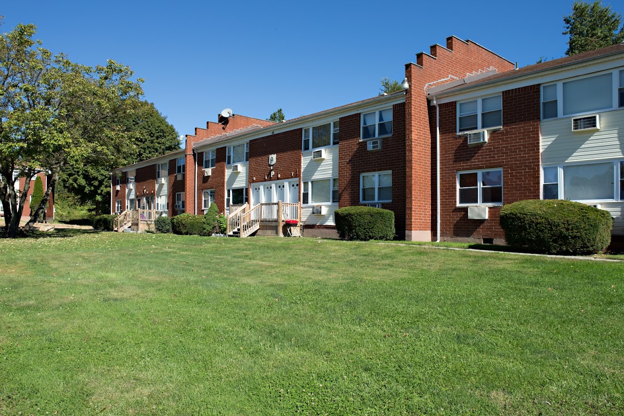 Photo of OAK CREST. Affordable housing located at 11 SUMMERSWEET DR POUGHKEEPSIE, NY 12603