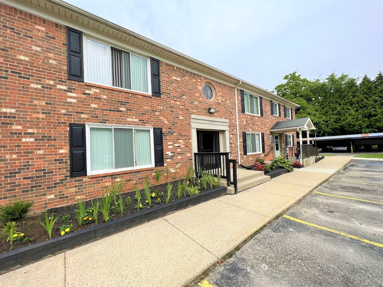 Photo of HARPER SQUARE. Affordable housing located at 22933 N NUNNELEY RD CLINTON TOWNSHIP, MI 48036