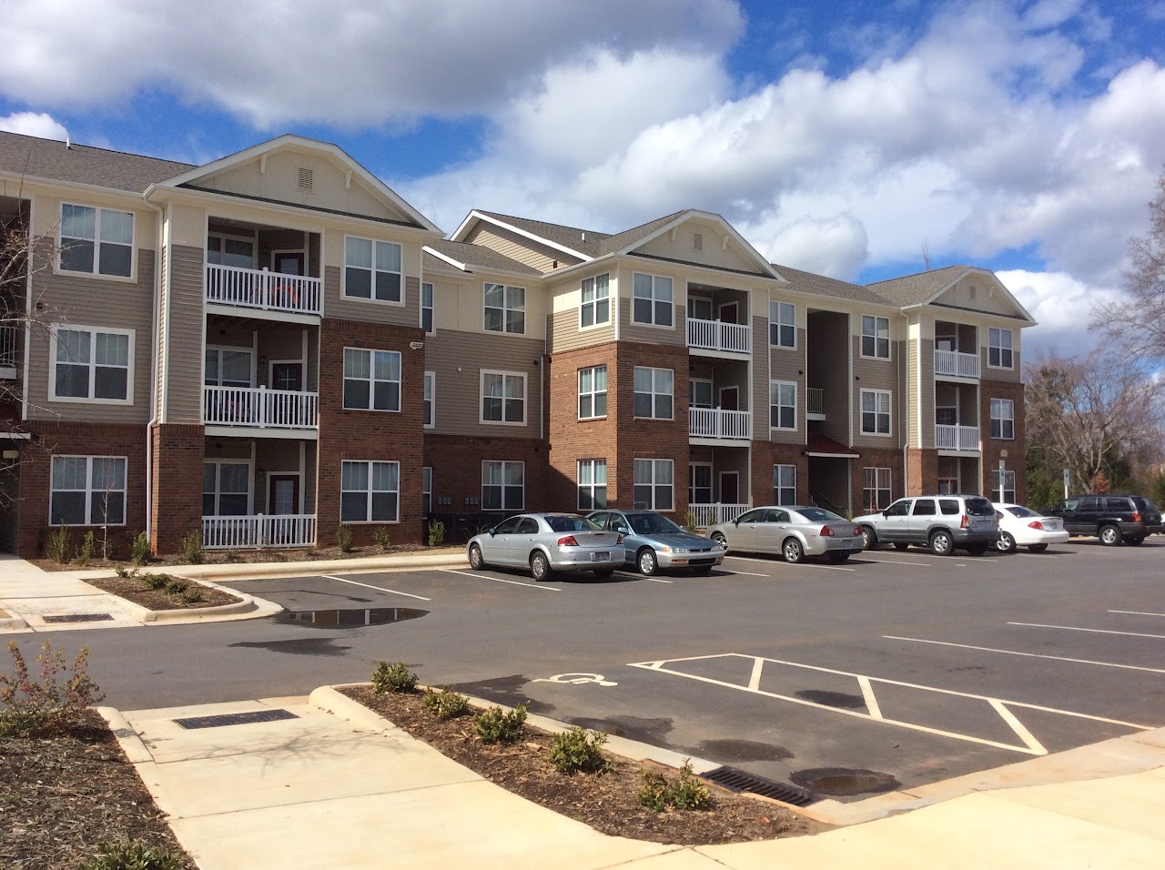 Photo of CAMDEN POINTE APARTMENTS. Affordable housing located at 123 CAMDEN POINT CT MOCKSVILLE, NC 28028