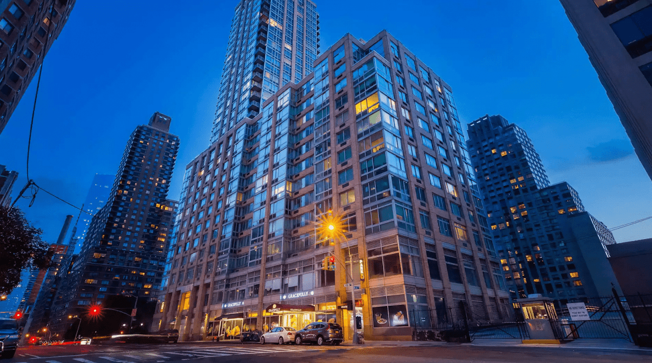 Photo of MANHATTAN WEST. Affordable housing located at 35-101 WEST END AVENUE NEW YORK, NY 10023