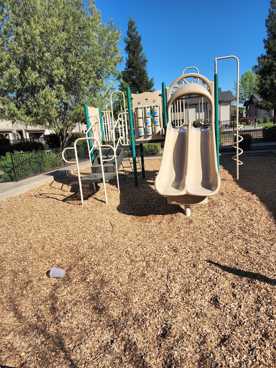 Photo of HERITAGE PARK APTS. Affordable housing located at 1098 WOODCREEK OAKS BLVD ROSEVILLE, CA 95747