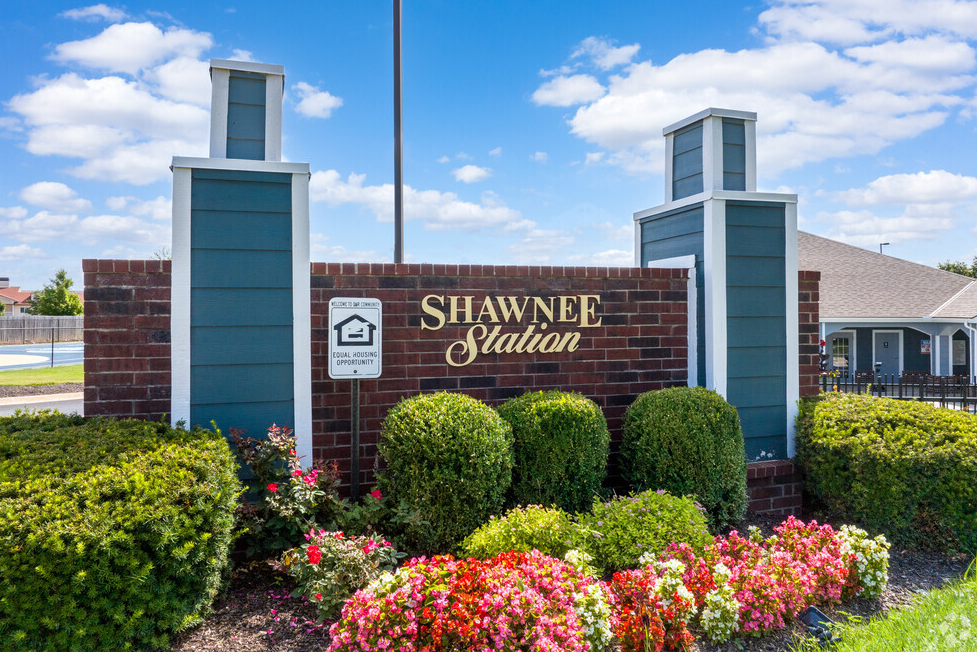 Photo of SHAWNEE STATION at 15710 W 65TH ST SHAWNEE, KS 66217