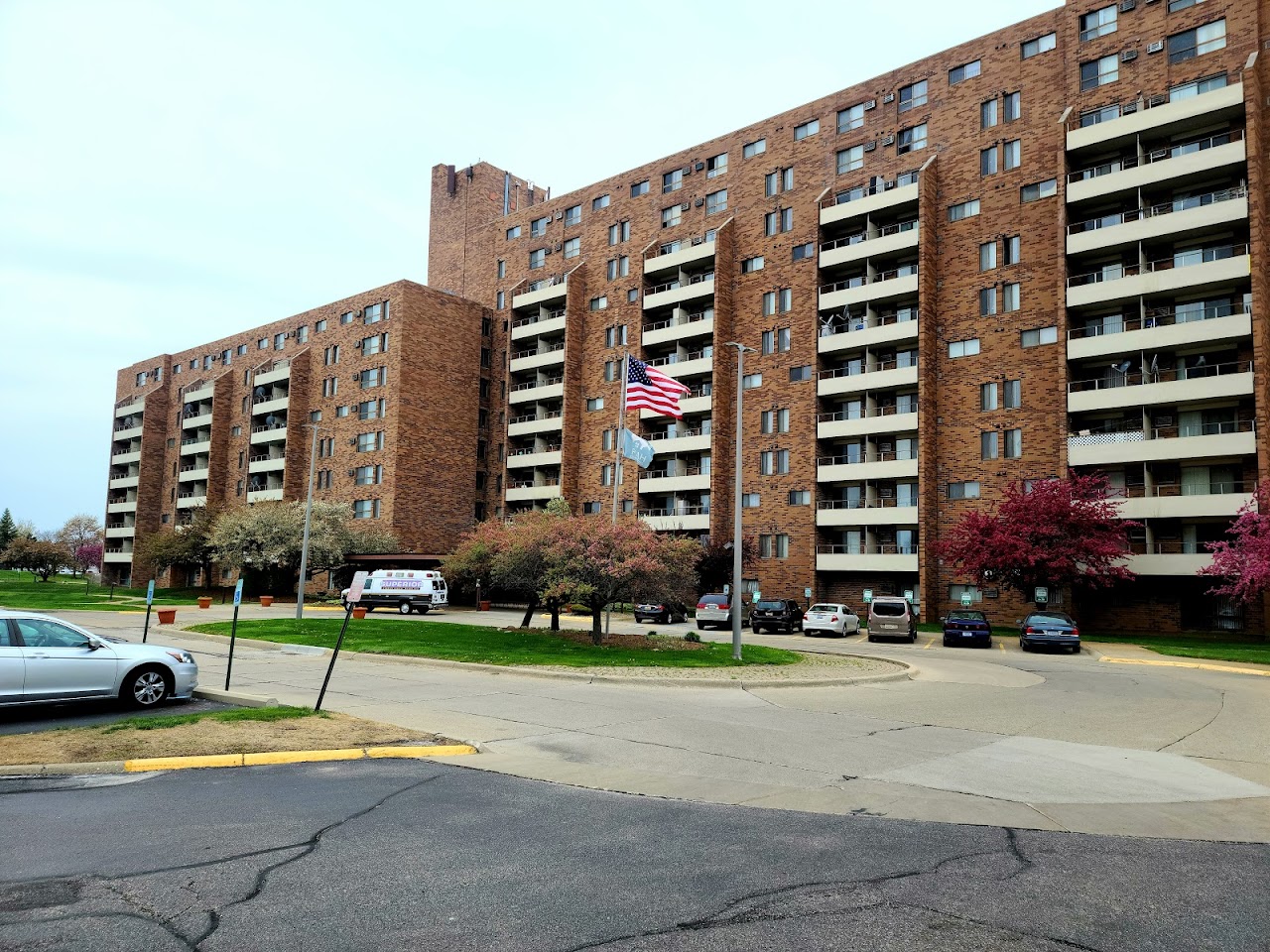 Photo of 920 ON THE PARK. Affordable housing located at 920 JOHN R RD TROY, MI 48083