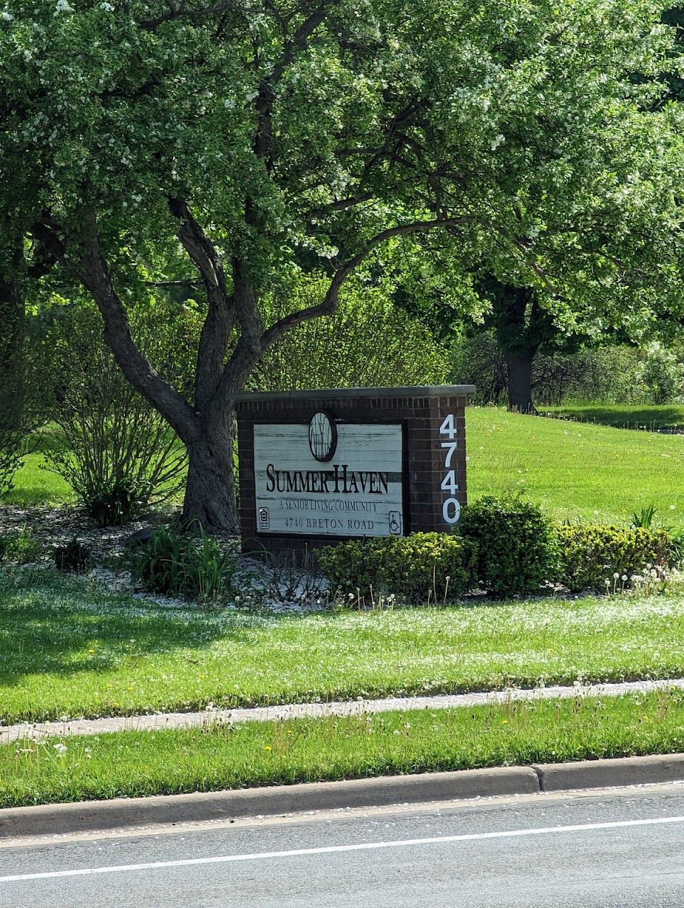 Photo of SUMMER HAVEN SENIOR COMMUNITY. Affordable housing located at 4740 BRETON RD SE KENTWOOD, MI 49508