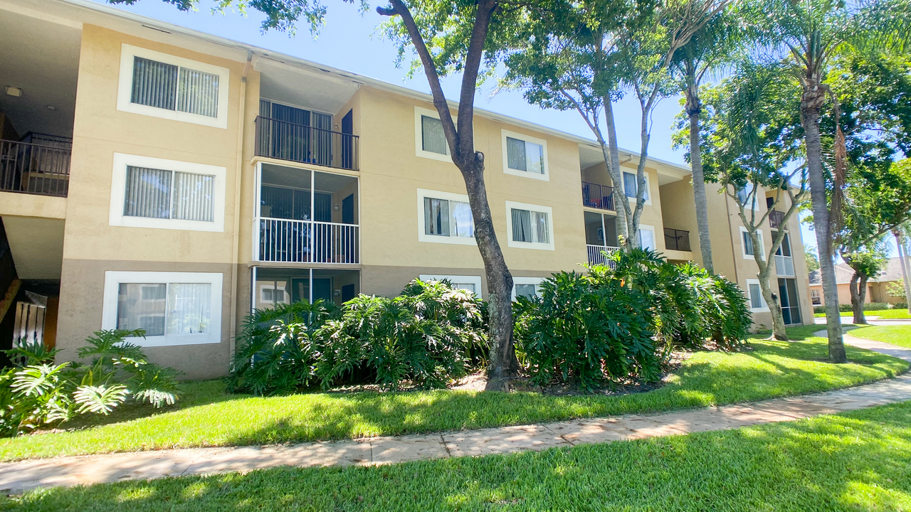Photo of CONGRESS PARK. Affordable housing located at 3010 CONGRESS PARK DR LAKE WORTH, FL 33461