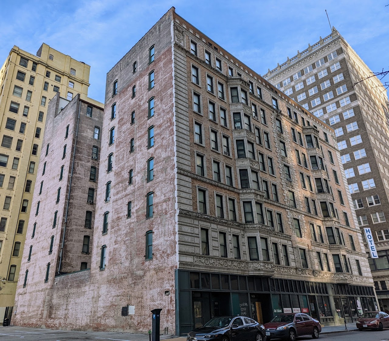 Photo of MARK TWAIN HOTEL. Affordable housing located at 205 N NINTH ST ST LOUIS, MO 63101