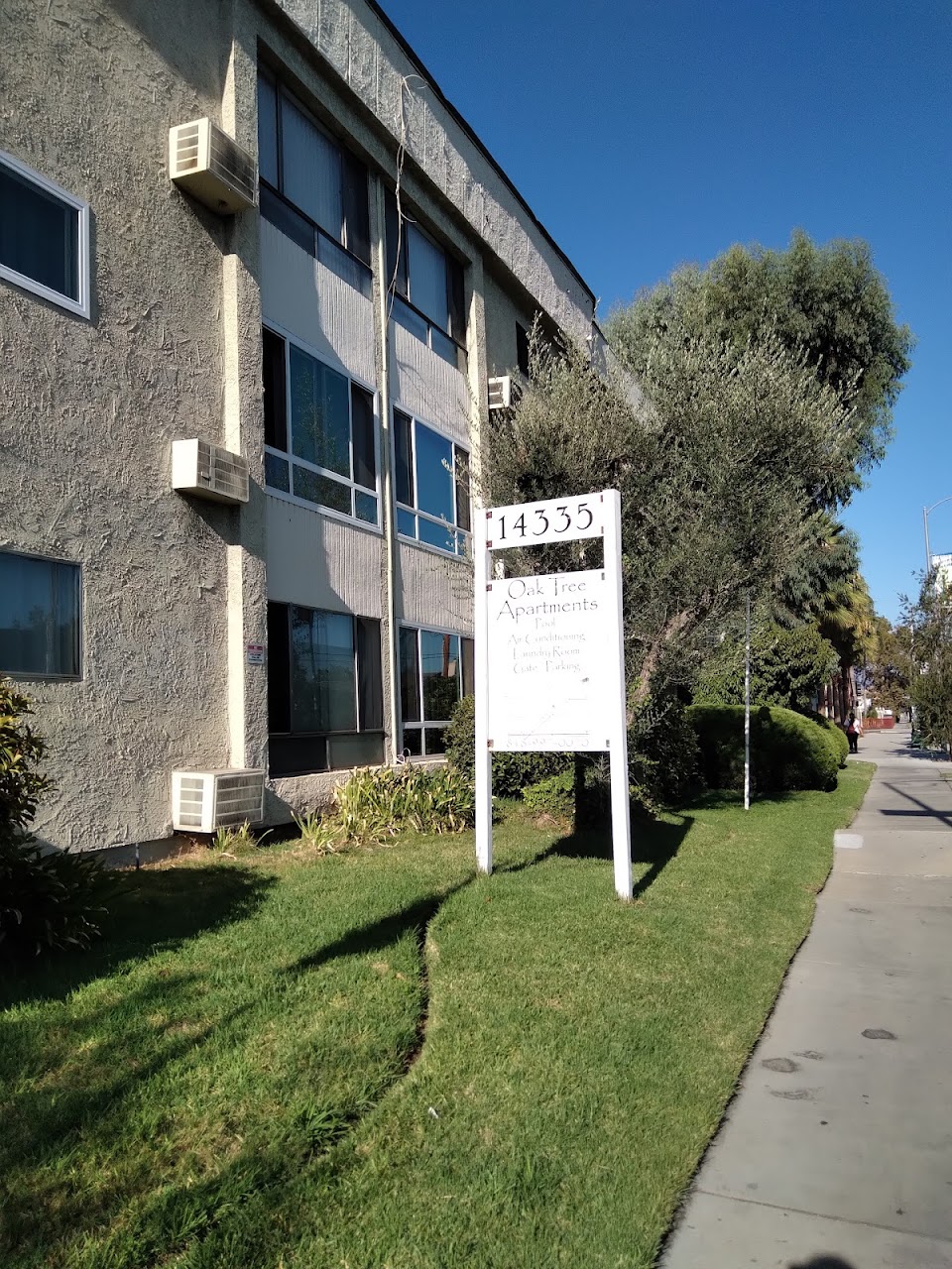 Photo of OAK TREE VILLAGE. Affordable housing located at 15231 SHERMAN WAY VAN NUYS, CA 91405