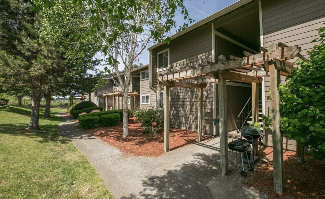 Photo of COLUMBIA VIEW APTS. Affordable housing located at 1695 OAK ST HOOD RIVER, OR 97031