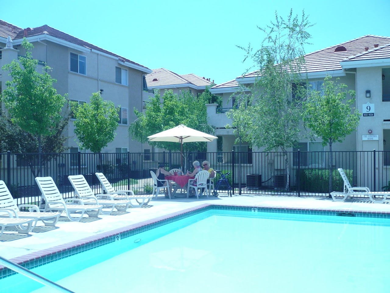 Photo of SILVER RIDGE APTS at 1101 STONE CANYON DR ROSEVILLE, CA 95661