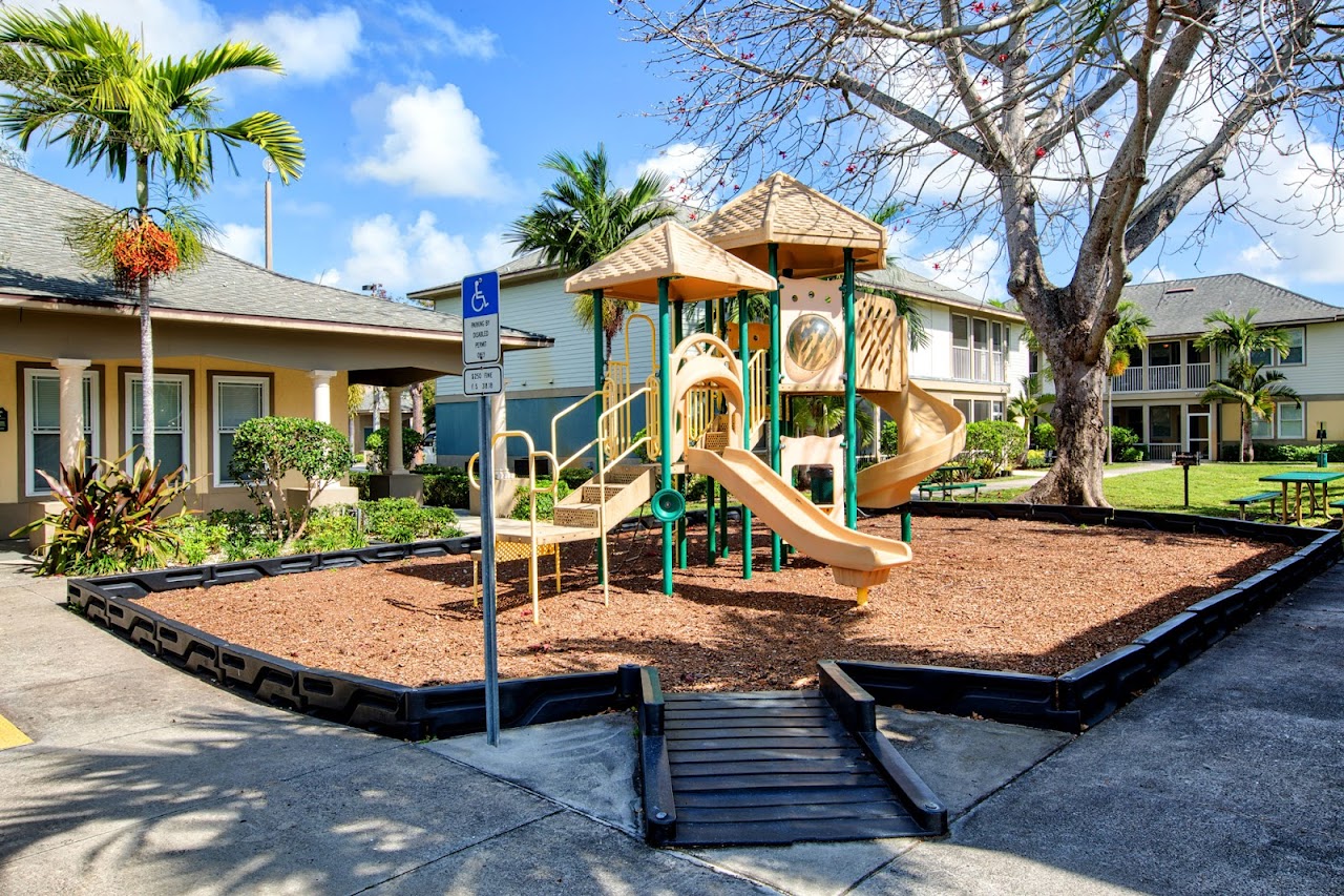 Photo of PALM GARDENS. Affordable housing located at 1710 FOURTH AVENUE NORTH LAKE WORTH, FL 33460