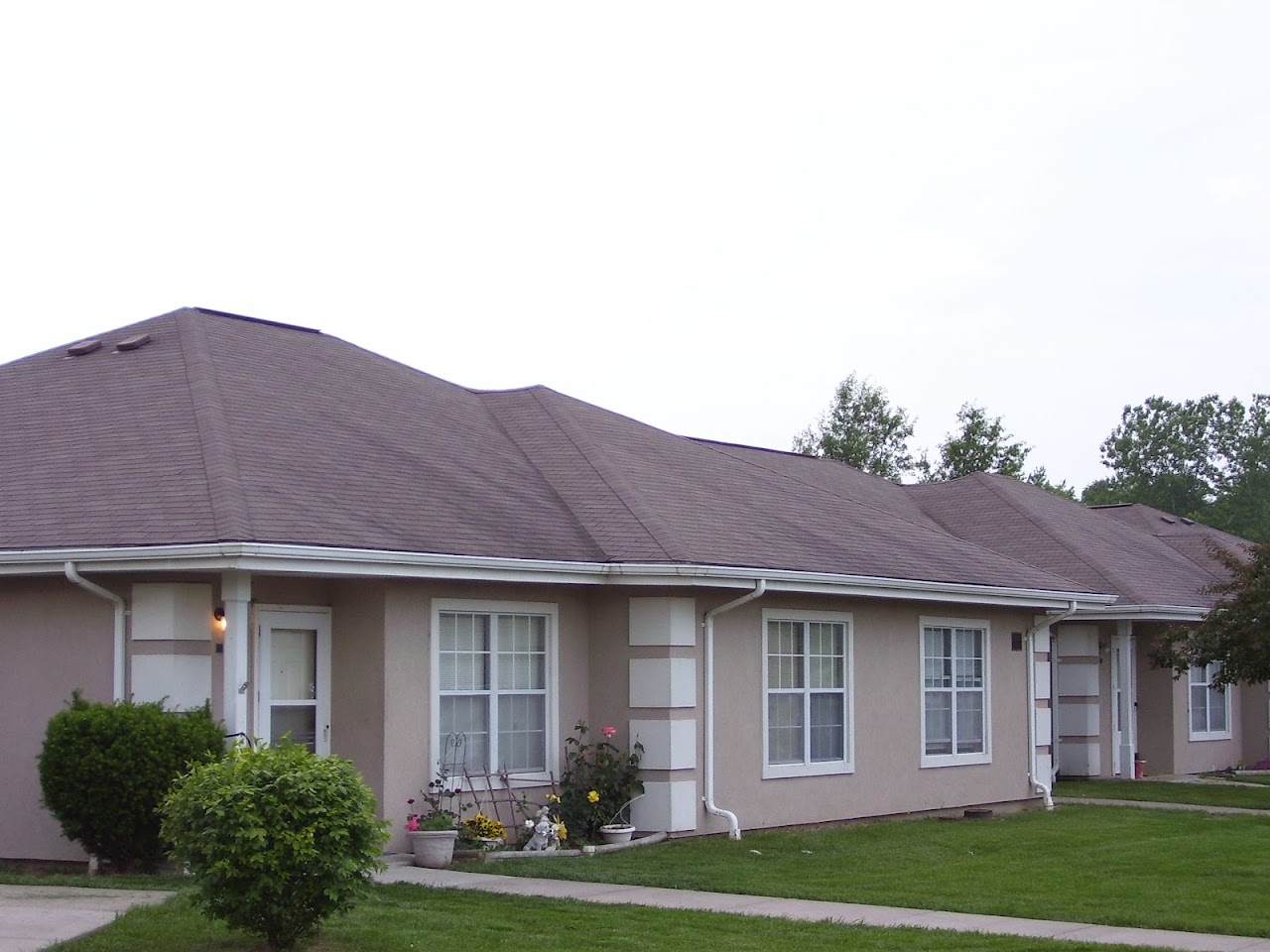 Photo of WESTCHESTER VILLAGE OF OAK. Affordable housing located at 408 SE SEVENTH ST OAK GROVE, MO 64075