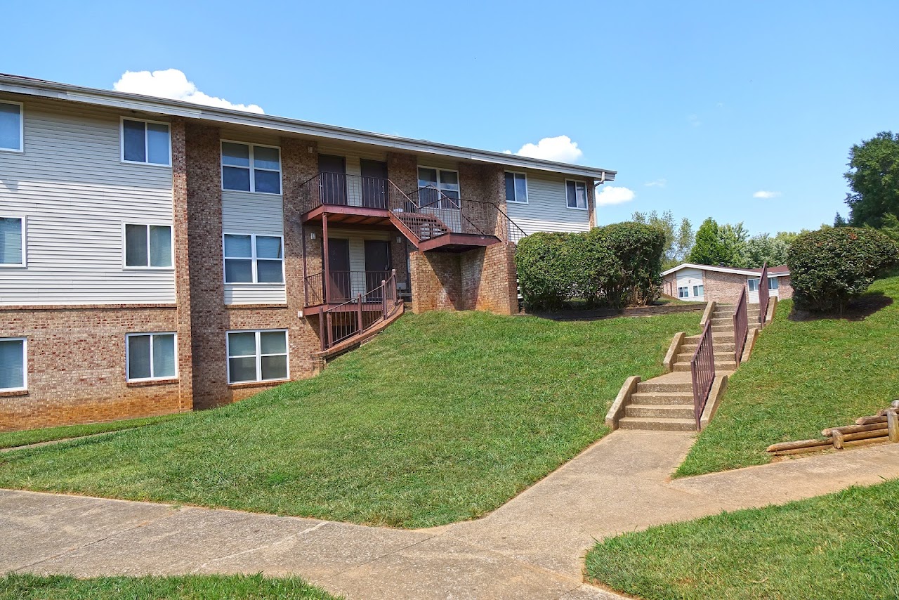 Photo of SPRING VALLEY APARTMENTS. Affordable housing located at 1400 MANOR DRIVE MURFREESBORO, TN 11111