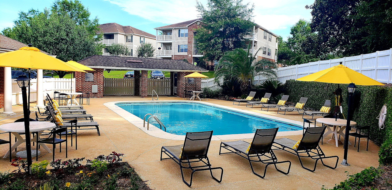 Photo of COTTAGE HILL POINTE APTS at 7959 COTTAGE HILL RD MOBILE, AL 36695