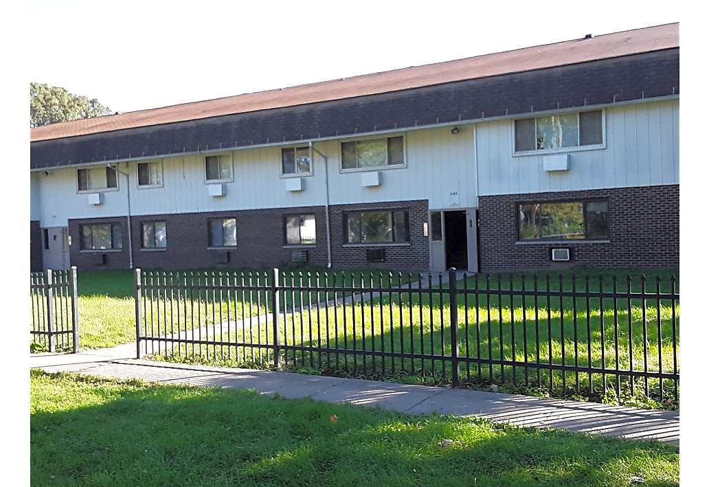 Photo of GREEN MEADOWS. Affordable housing located at 1610A EDGEWOOD DR DANVILLE, IL 61832
