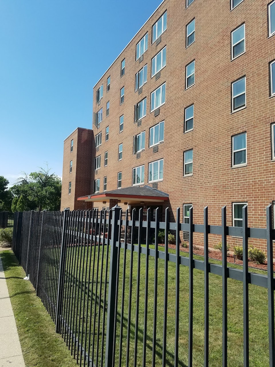 Photo of LAFAYETTE TERRACE APARTMENTS. Affordable housing located at 6956 S VINCENNES AVE CHICAGO, IL 60621