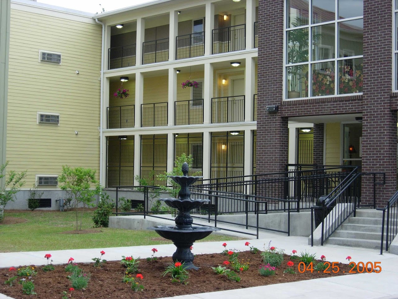 Photo of RADCLIFFE MANOR. Affordable housing located at 200 COMING ST CHARLESTON, SC 29403