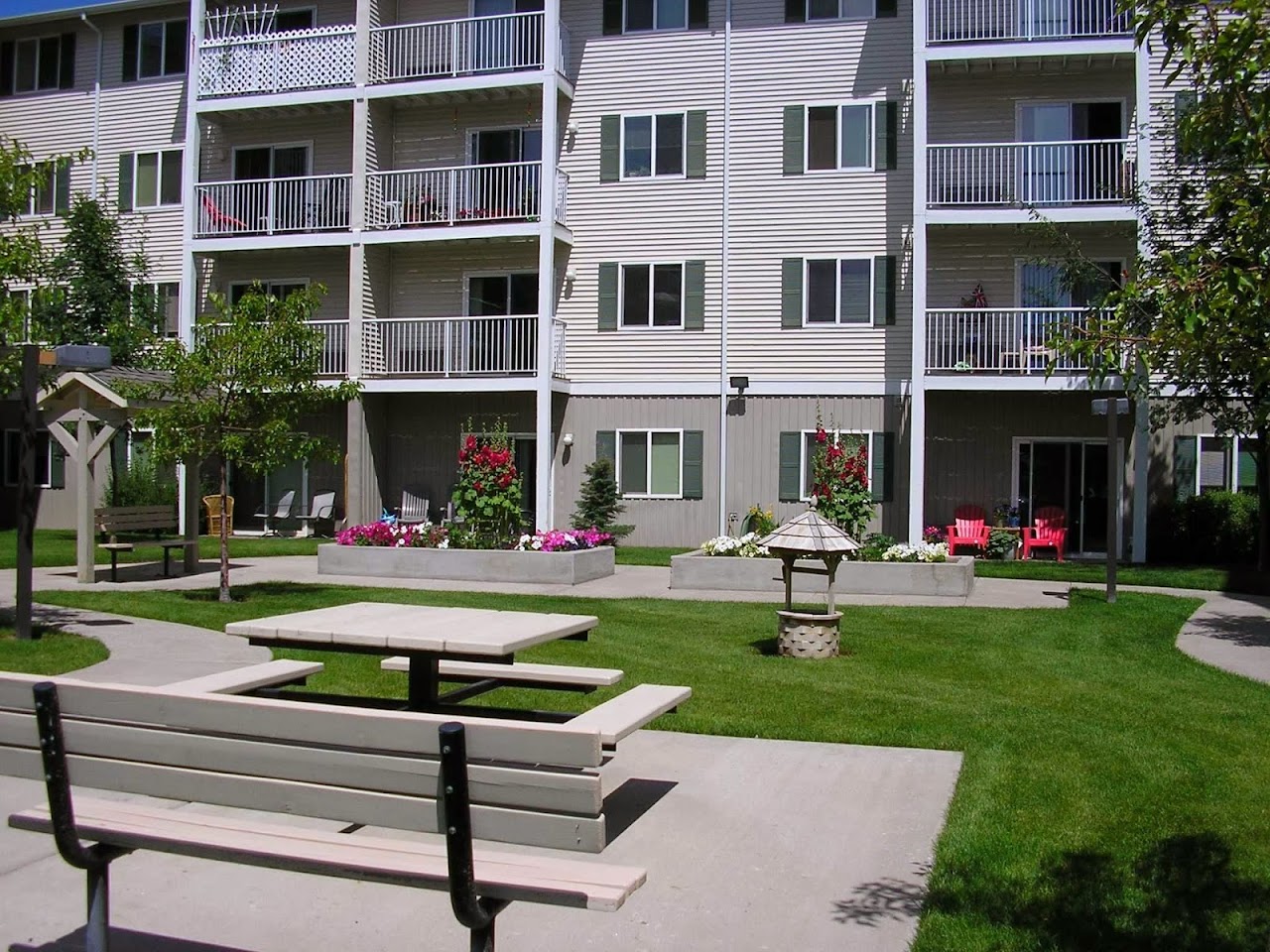 Photo of VINTAGE AT BEND. Affordable housing located at 611 NE BELLEVUE DR BEND, OR 97701