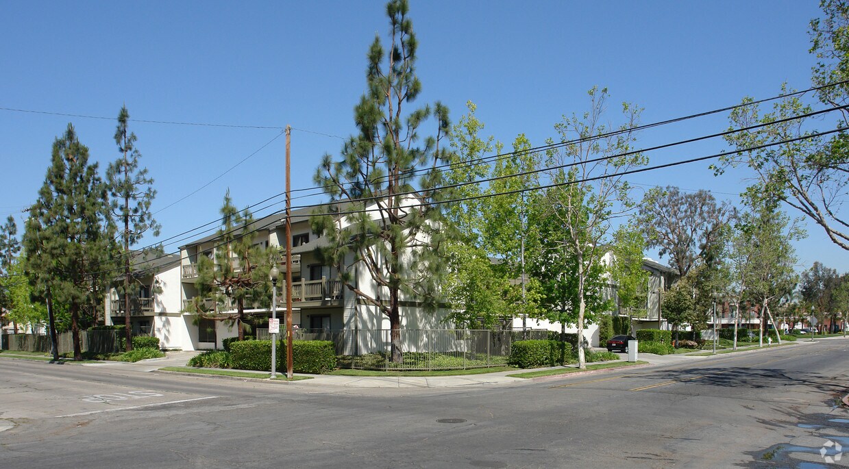 Photo of HENINGER VILLAGE APTS. Affordable housing located at 200 S SYCAMORE ST SANTA ANA, CA 92701